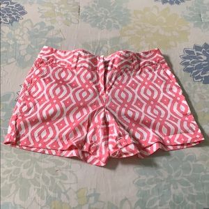 Vineyard Vines pink and white patterned shorts